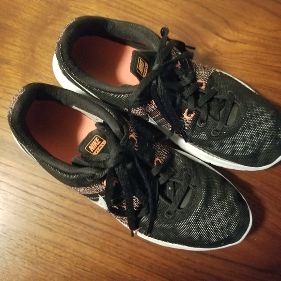 Nike Flex women's sz 8.5 in very GUC. Cleaned and sanitized. - Picture 5 of 9